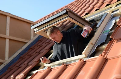 Pose de fenêtres de toit Velux à Pys